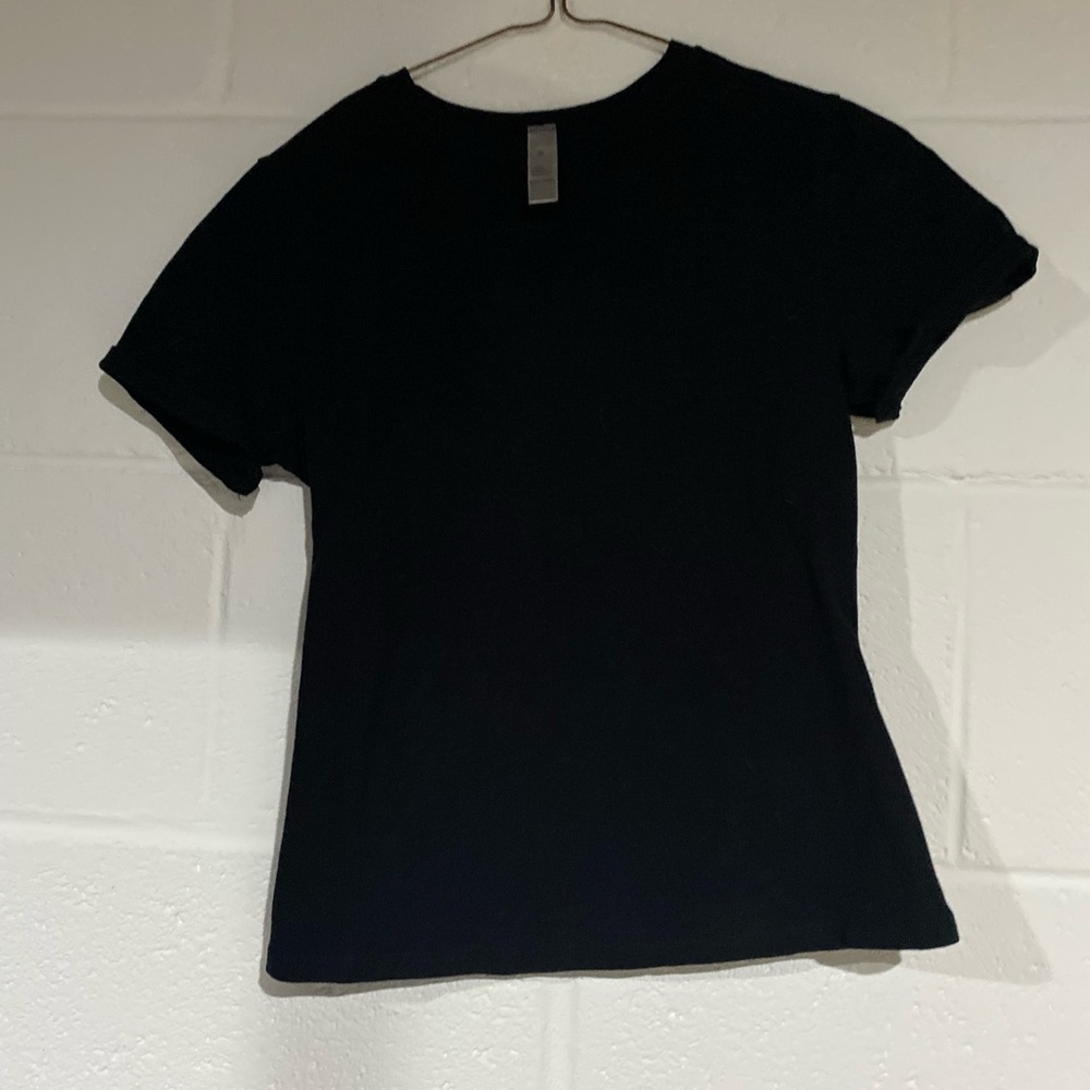 Black tee small tight